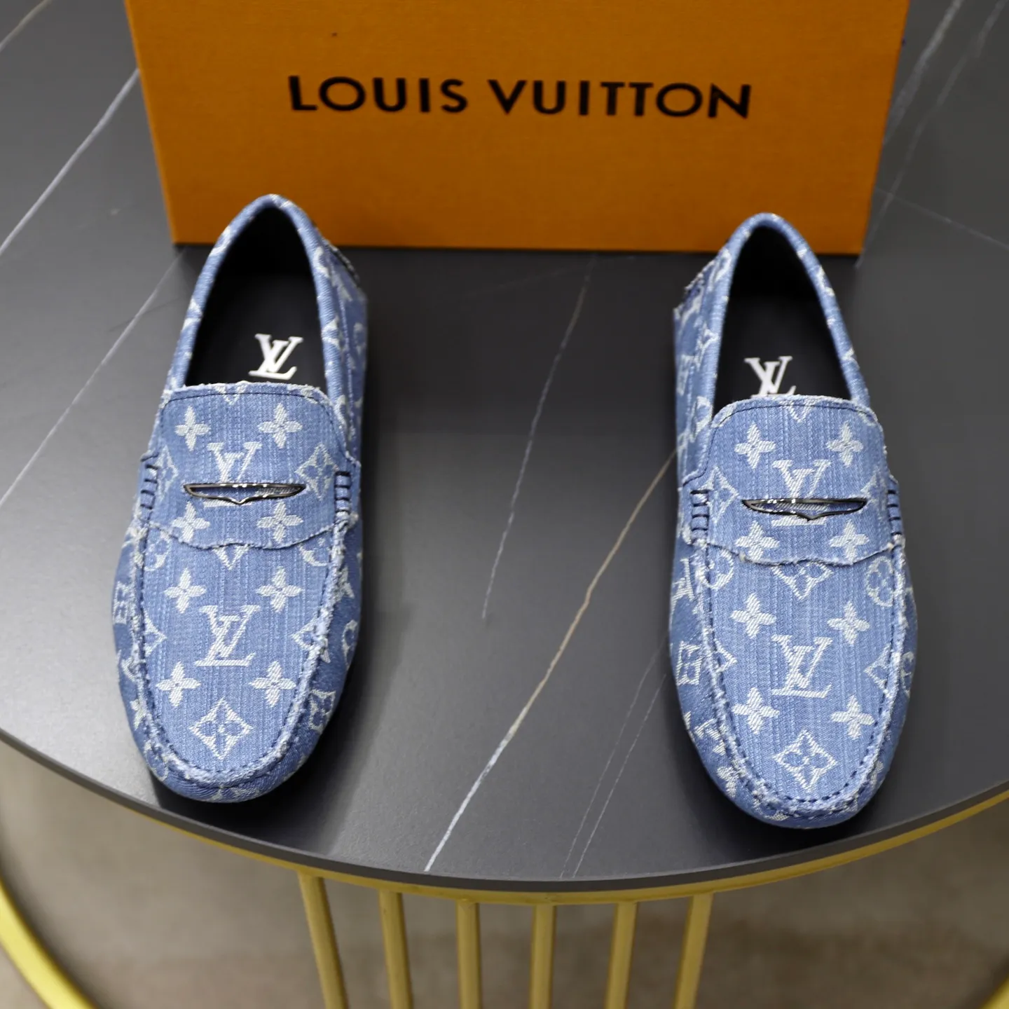 Ex-factory price: 480💰【LV】Louis Vuitton ⚠️High-end men’s driving and pedal series ⚠️38-44 (customized for 45) ⚠️All original cowhide leather! Thick and soft! Made entirely of calfskin lining! Rubber sheet anti-slip beanie sole! Three-dimensional package technology! Fashionable and classic! Handicrafts! Original high quality! Feel free to compare!
